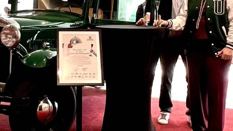 Rheinberger Unternehmen: Das Underberg-Kräutermobil steht jetzt im Hotel Am Fischmartkt