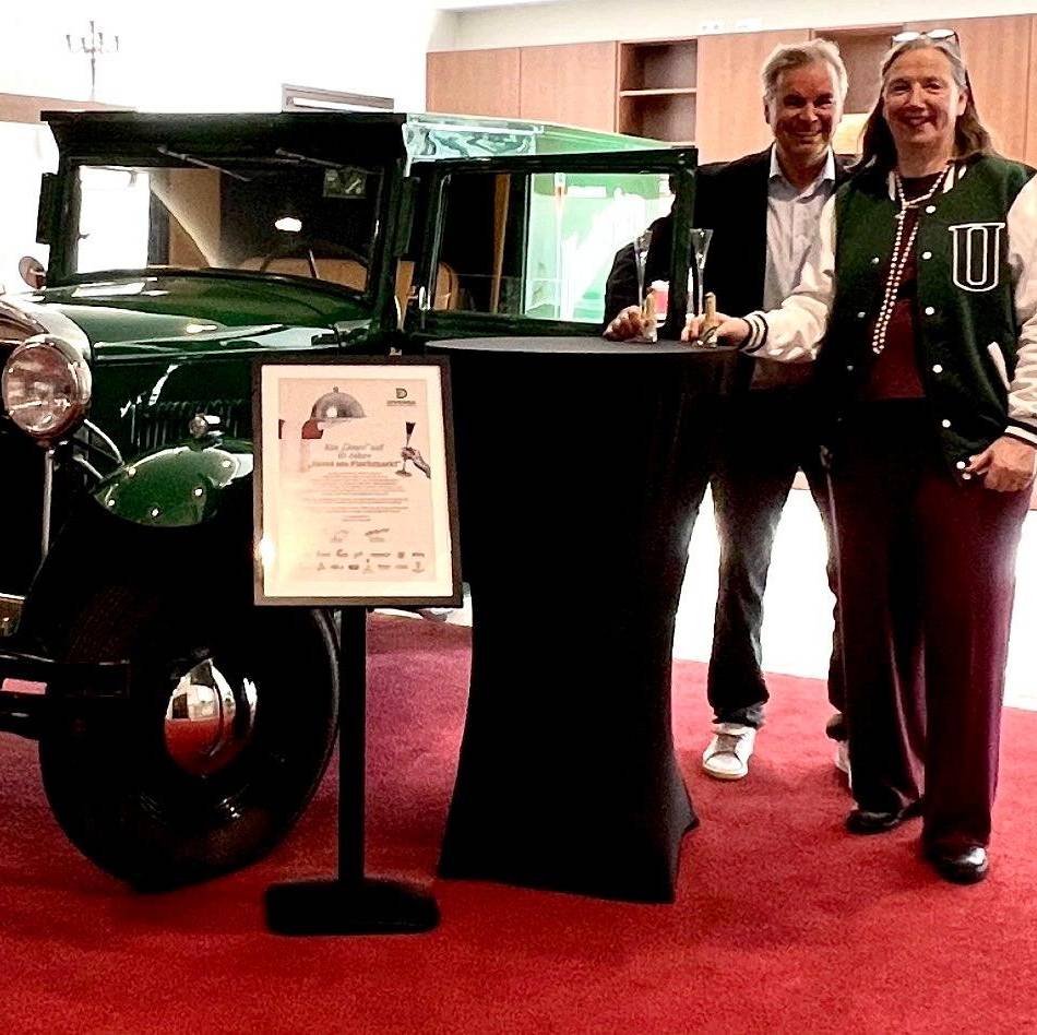 Rheinberger Unternehmen: Das Underberg-Kräutermobil steht jetzt im Hotel Am Fischmartkt