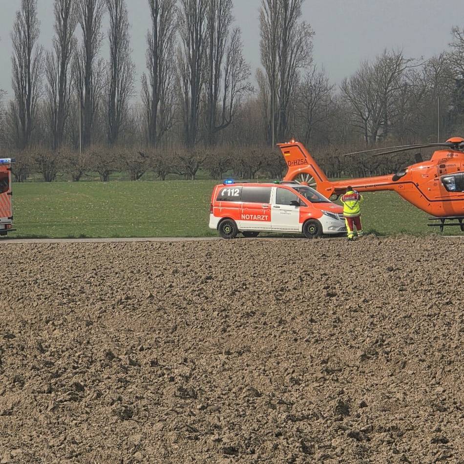 Rees: Rollerfahrer kollidiert mit Radlerin: Radfahrerin bei Unfall schwer verletzt