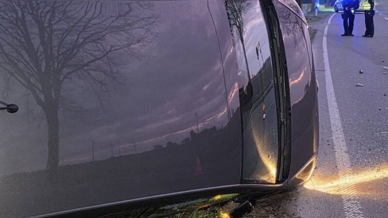 Schwerer Unfall in Uedem: Auto gerät in Gegenverkehr – „Schutzengel für alle drei Insassen“