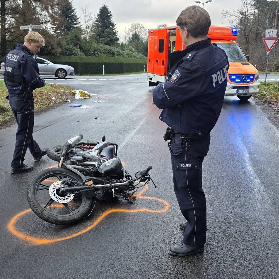 Unfall in Bedburg-Hau: 16-Jähriger Motorradfahrer schwer verletzt