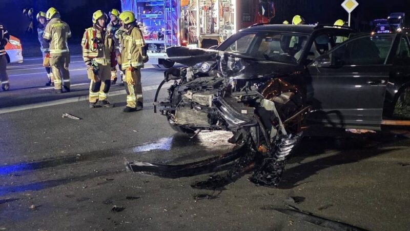 Schwerer Unfall in Rees: Schwerer Unfall – Bundesstraße für drei Stunden gesperrt