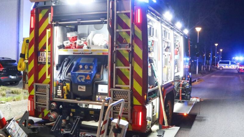 Einsatz in Krefeld: Feuerwehr löscht Kellerbrand am Krüllsdyk