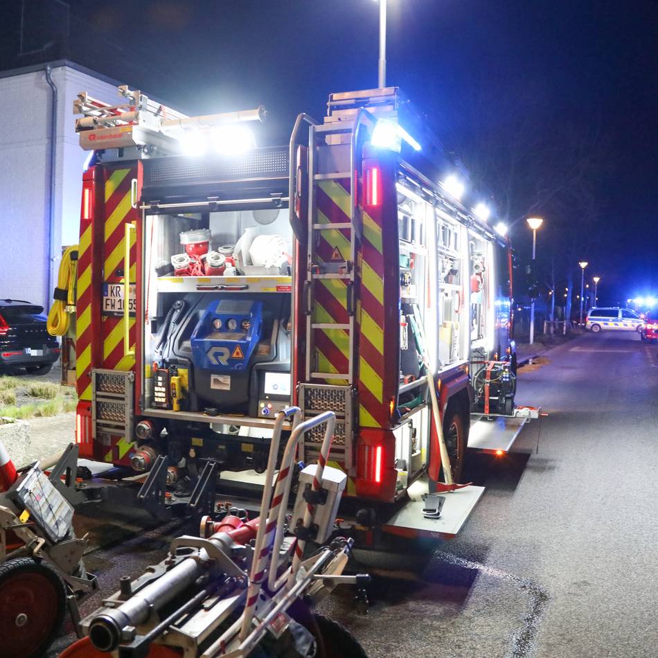 Einsatz in Krefeld: Feuerwehr löscht Kellerbrand am Krüllsdyk