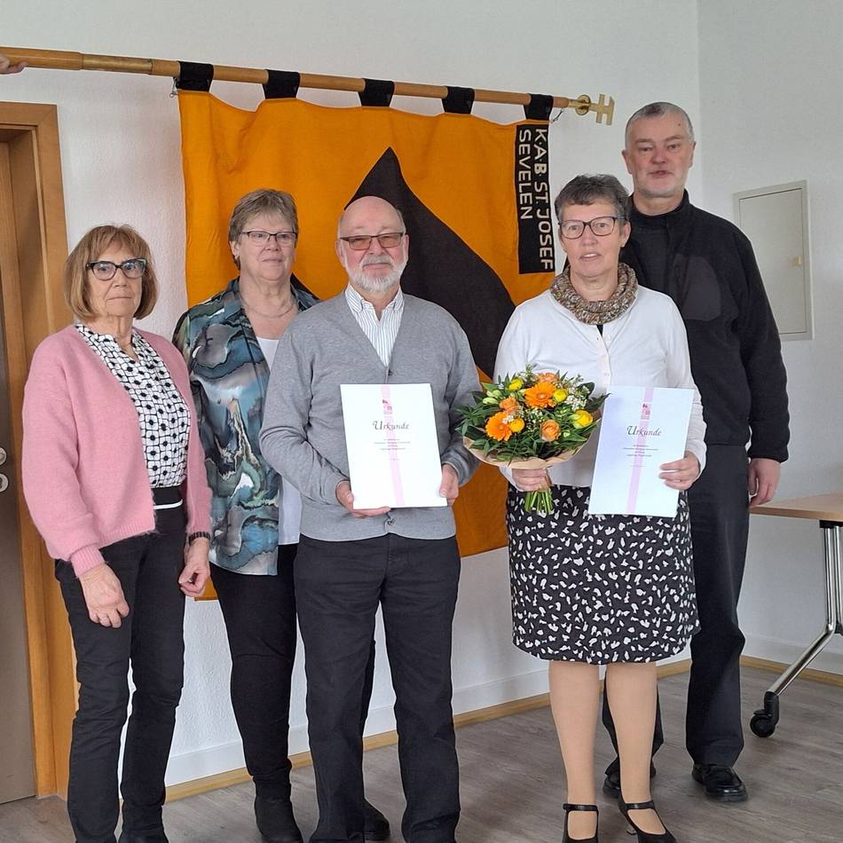 Auf der Jahreshauptversammlung: KAB St. Josef Sevelen ehrt Ehepaar Peters für 40 Jahre Mitgliedschaft