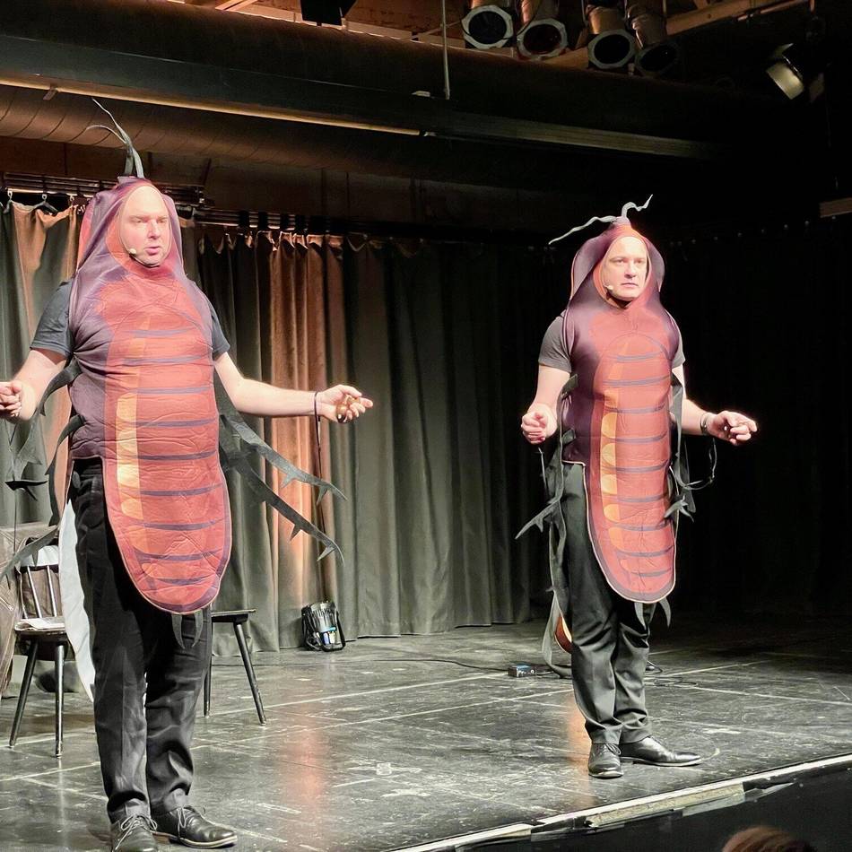 Kattwinkelsche Fabrik in Wermelskirchen: Ein Kabarettabend, der deutsche Alltagswelten auf links dreht