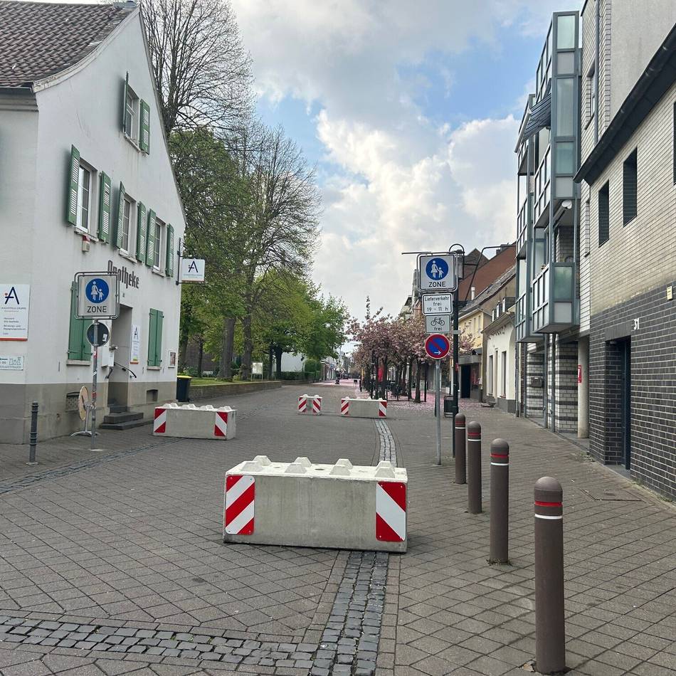 Sicherheit in der Dormagener Innenstadt: Poller statt Provisorium