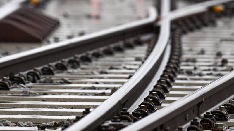 Defektes Stellwerk zwischen Neuss und Dormagen: Züge müssen langsamer fahren – Verspätungen sind die Folge