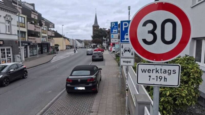 Neues Tempolimit in Leverkusen: Stadt stellt Tempo-30-Schilder an Lützenkirchener Straße auf