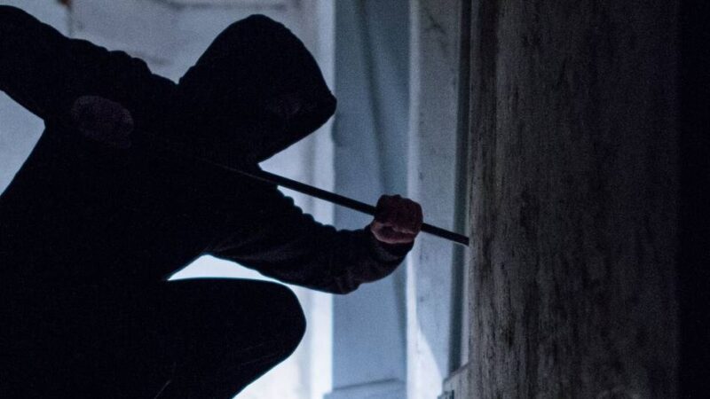 Mehrfamilienhaus in Dinslaken: Versuchter Wohnungseinbruch – drei Männer unter Verdacht