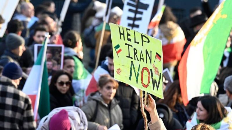 Kundgebung in Düsseldorf: 2500 Teilnehmer bei Iran-Demos in Düsseldorf