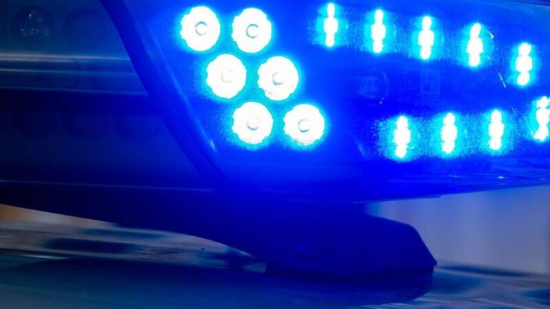 Kriminalität in Moers: Einbrecher schlagen mit Hammer gegen Schaufensterscheibe