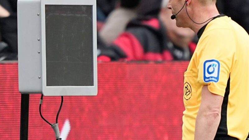 Hilfsmittel längst gefühltes Übel: Der VAR beschädigt den Fußball, aber ein Fußball ohne VAR löst das Problem nicht