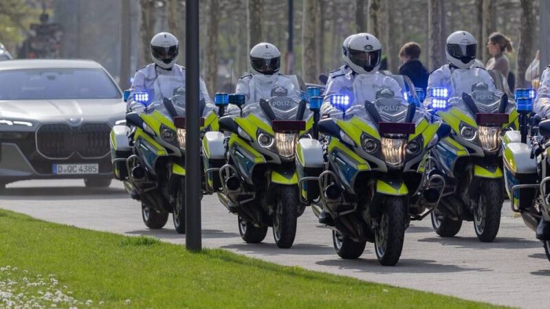 Unfall in Bilk: Polizist aus Eskorte für Königin Silvia bei Verkehrsunfall schwer verletzt