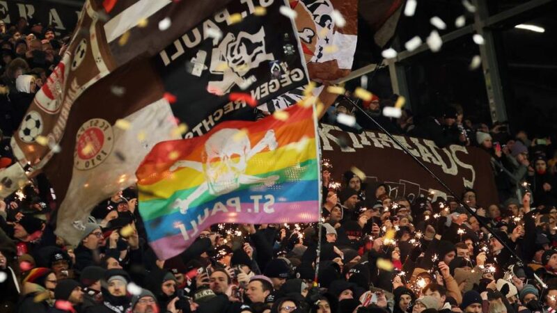 „Im Profifußball gelten Schwule noch immer als Außerirdische“: St. Paulis U19-Coach outet sich – und kritisiert den Fußball