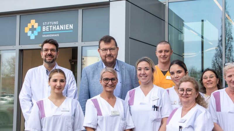 Schwerstverletzter Patient aus Moers: „Ihn auf den eigenen zwei Beinen stehen zu sehen, kommt einem Wunder sehr nahe“