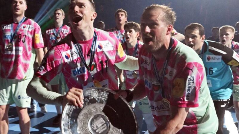 „Kann es noch nicht ganz glauben“: Irre Wende – Meisterschale der Füchse im Keller wiedergefunden