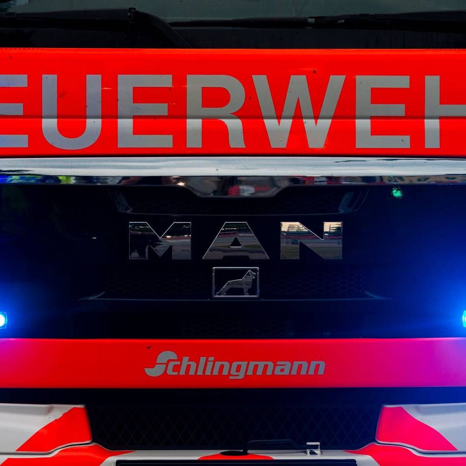 Einsatz in Düsseldorf: Feuer in Mehrfamilienhaus in Lörick – Wohnung unbewohnbar