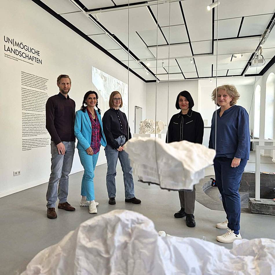 Ausstellung in der Alten Post in Neuss: Künstlerinnen zeigen faszinierende Gesteinswelten