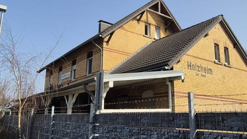 Für das alte Bahnhofsgebäude gibt es spektakuläre Pläne: „Das hat uns vorher in Holzheim gefehlt“