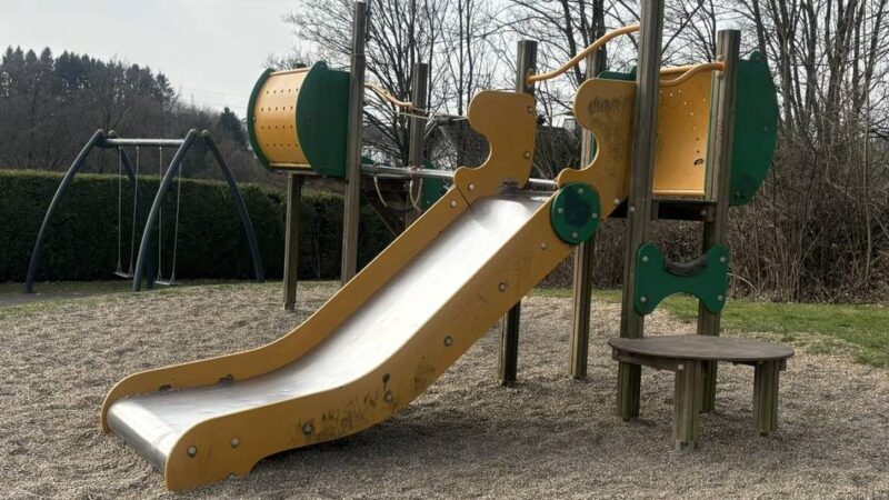 Bauamt der Stadt Hückeswagen: Spielgeräte auf zwei Spielplätzen müssen kurzfristig abgebaut werden
