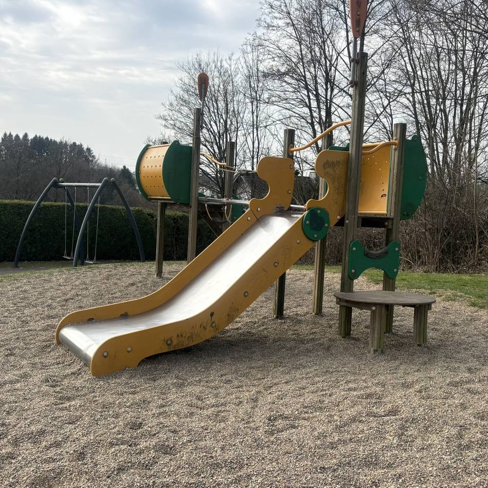 Bauamt der Stadt Hückeswagen: Spielgeräte auf zwei Spielplätzen müssen kurzfristig abgebaut werden