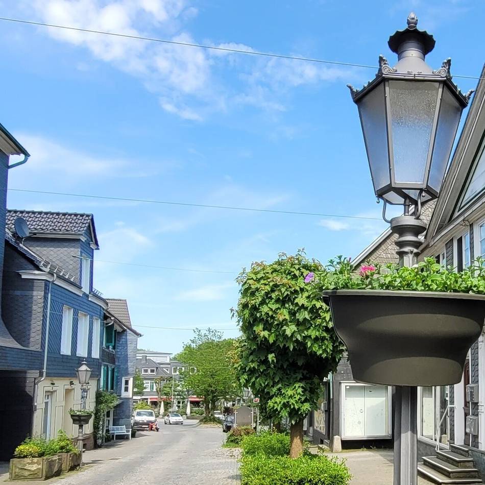 „Wir sind Hückeswagen“: Paten gesucht für farbenfrohe Blumenampeln