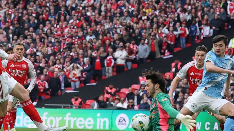 Fußball in England: Manchester City schnappt Arsenal den Liga-Pokal weg