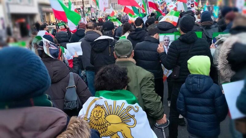 Hückeswagenerin über Situation im Iran: „Die Mehrheit der Menschen hasst das Regime“