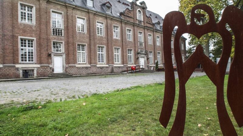 Kunst-Wochenende in Grevenbroich: Himmelsbilder und Sommermarkt im Kloster Langwaden