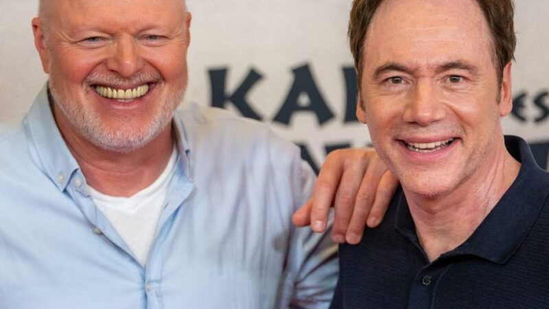 „Live, ungefiltert und garantiert unterhaltsam“: Raab und Bully kommentieren DFB-Spiel gegen die Schweiz