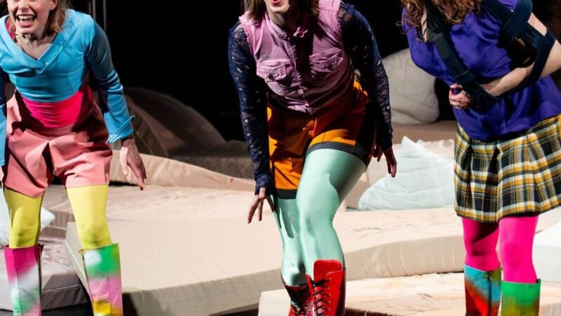 Premiere im RLT – Die Wut, die bleibt.: Was passiert, wenn die Mutter aus dem Fenster springt?