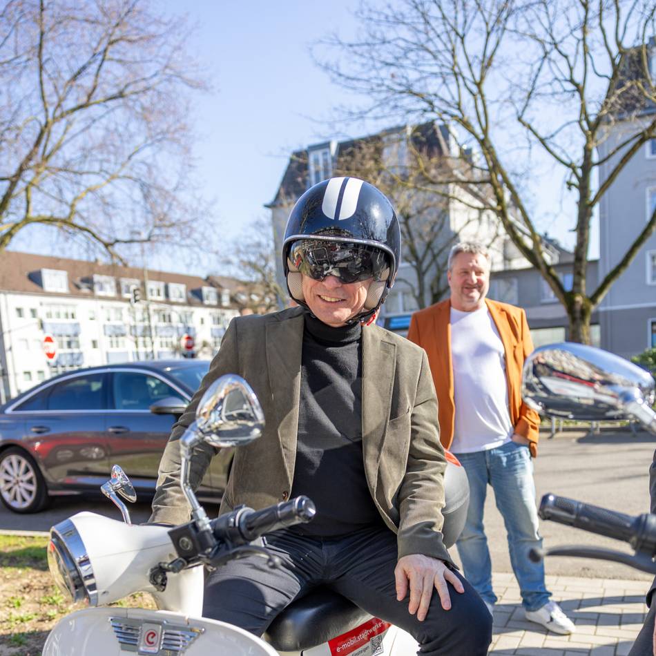 Angebot der Stadtwerke Neuss: Besser spät als nie – erste Mobilstationen in Betrieb genommen