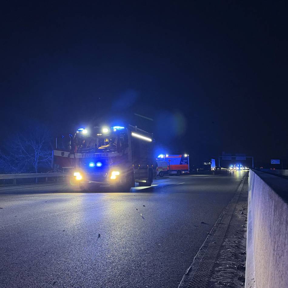 In Fahrtrichtung Neuss: Hubschrauber-Einsatz nach Unfall auf A46