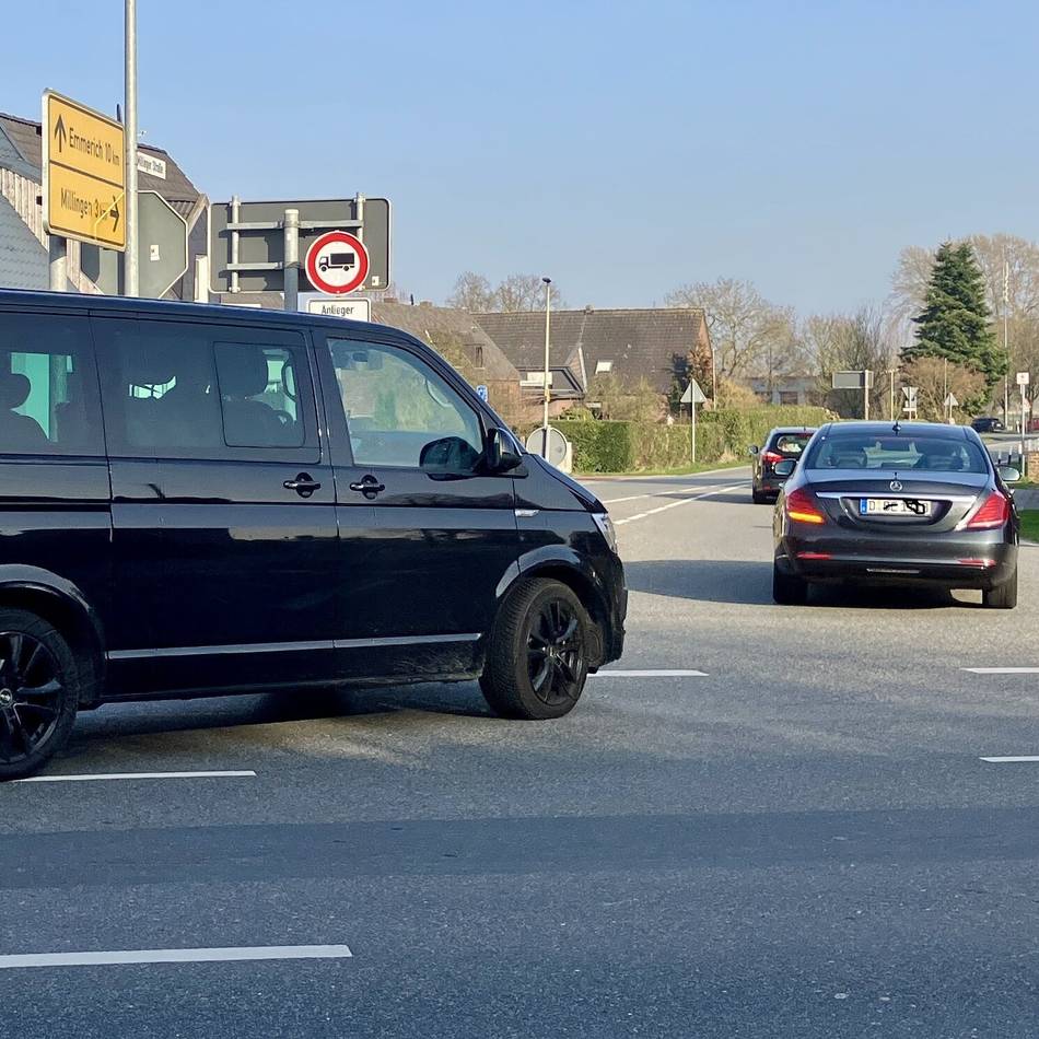 Umleitung wegen Autobahnsperrung: Kopfschütteln über verdrehte Schilder