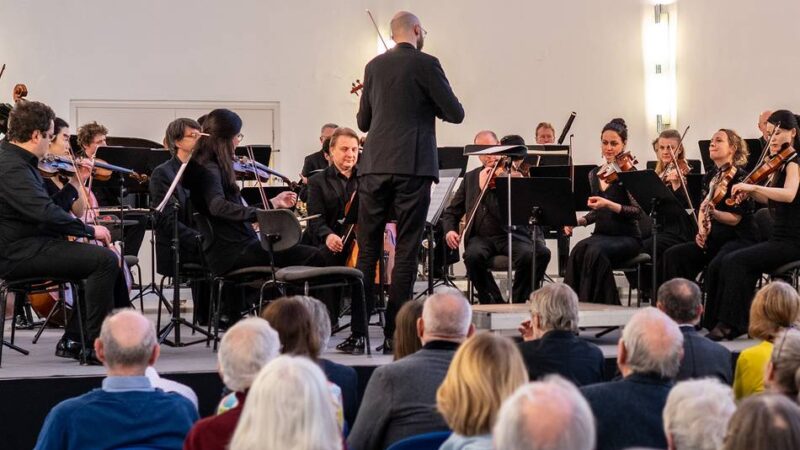 Deutsche Kammerakademie Neuss am Rhein: Grandioses Konzert vom Mahler-Maestro