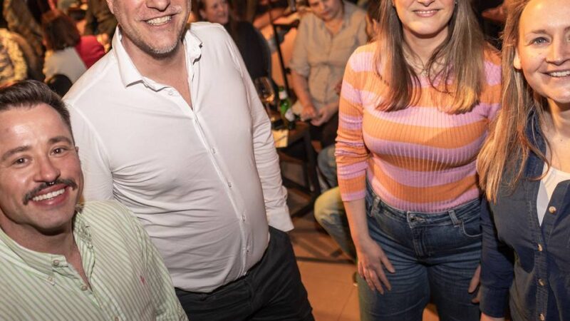 „Fail in Love Night“ in Düsseldorf: Geschichten vom Scheitern der Liebe – „es hat geschmerzt“