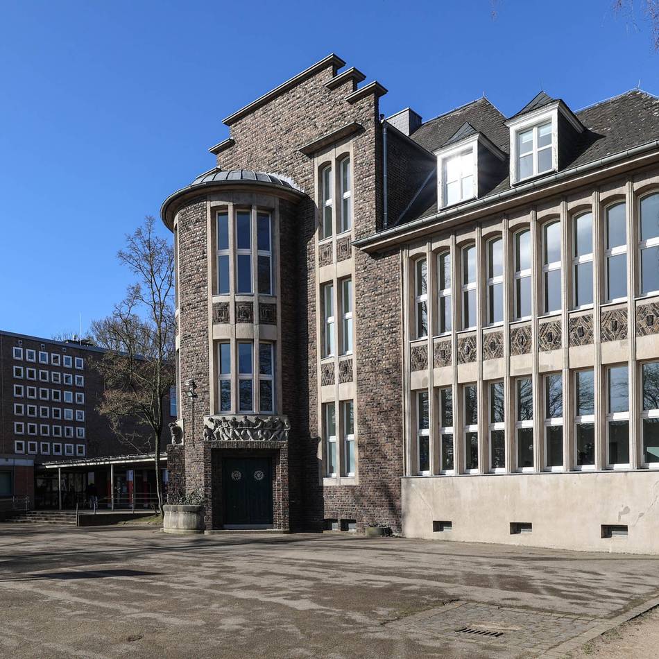 Stadt investiert 180 Millionen in Gebäude: Von neuen Fenstern bis zu Turnhallen – das passiert an den Neusser Schulen