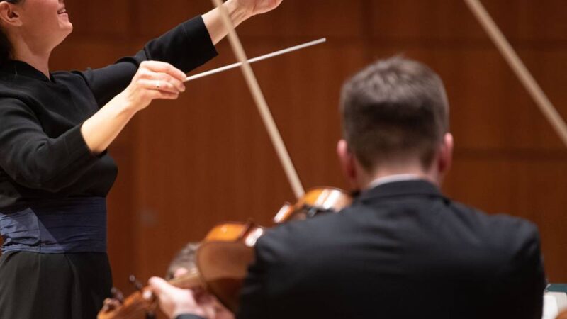 Konzert in Duisburg: Dirigentin Oksana Lyniv auf philharmonischer Friedensmission