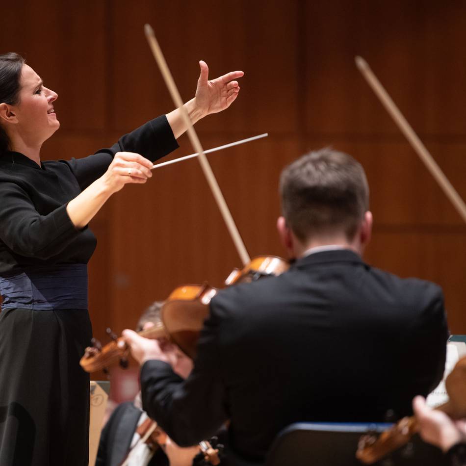 Konzert in Duisburg: Dirigentin Oksana Lyniv auf philharmonischer Friedensmission
