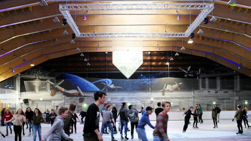 Freizeit in Moers: Eishalle: Finale mit Schaumparty