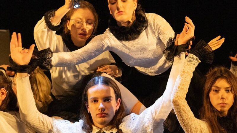 Premiere in Duisburg: Junges Ensemble meistert Virginia Woolf