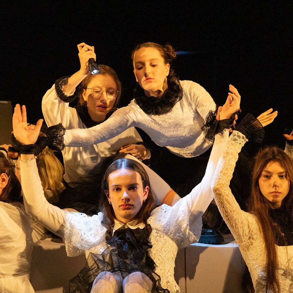 Premiere in Duisburg: Junges Ensemble meistert Virginia Woolf