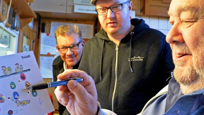 Der Schützenverein Kleine Schweiz freute sich über viele Gäste bei der Traditionsveranstaltung: Nach dem Schießen auf bunte Ostereier ging es gesellig zu