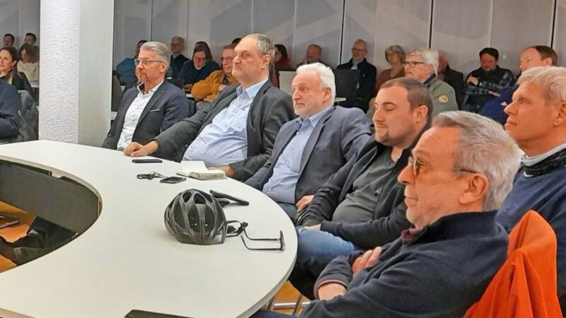 Die Informationsveranstaltung in Sachen Feuer- und Rettungswache im Rathaus hatte eine große Resonanz: „Das Neubauprojekt duldet keinen Aufschub“