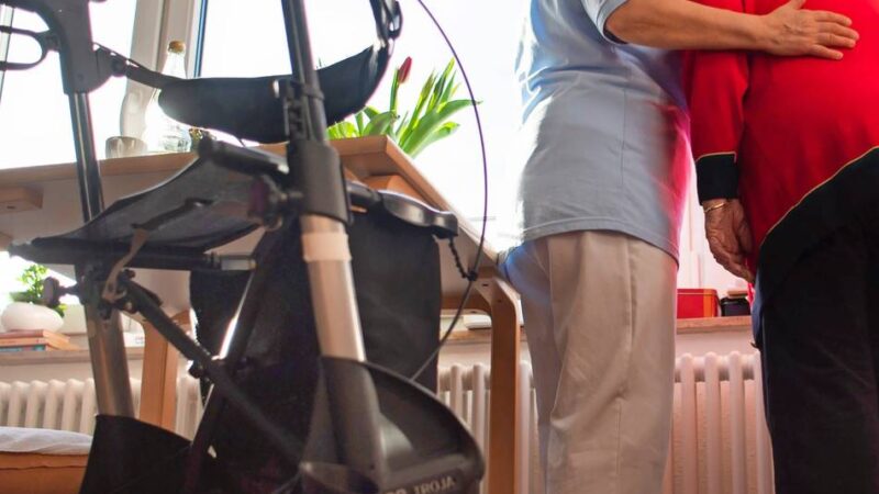 Seniorenbeauftragte Helena Latz erläuterte dem Ausschuss für Soziales, Familie und Senioren den Bedarf für die kommenden Jahre: Immer mehr Hochbetagte: Velbert braucht mehr vollstationäre Pflegeplätze