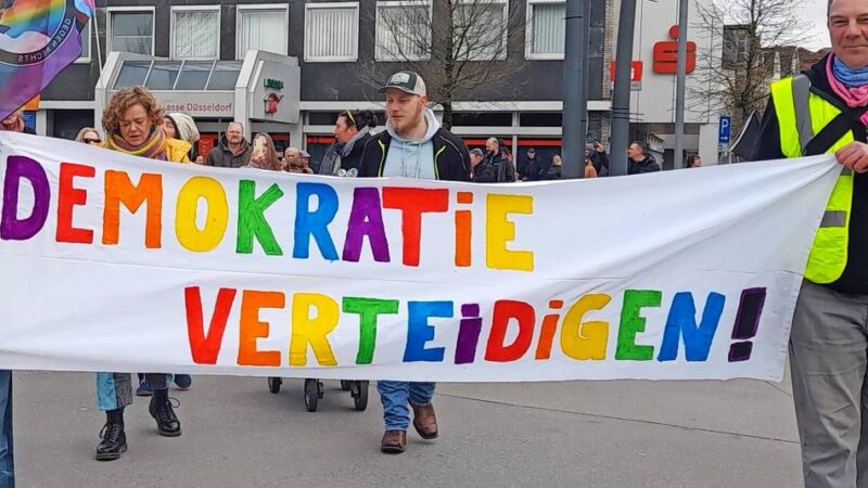Demonstration gegen Rechts sollte Haltung zeigen – 110 Demonstrantinnen und Demonstranten waren gekommen: Kein Platz für Menschenfeindlichkeit