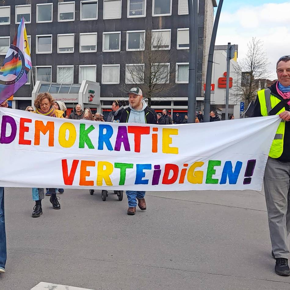 Demonstration gegen Rechts sollte Haltung zeigen – 110 Demonstrantinnen und Demonstranten waren gekommen: Kein Platz für Menschenfeindlichkeit