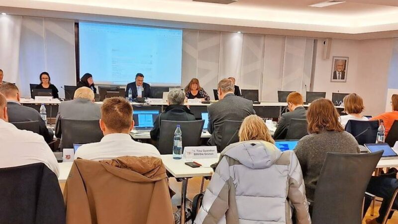 Der Stadtrat hat gegen die Stimmen der SPD den Haushaltsplan und das Haushaltssicherungskonzept mehrheitlich beschlossen: Platzhoff weist Kritik der SPD deutlich zurück