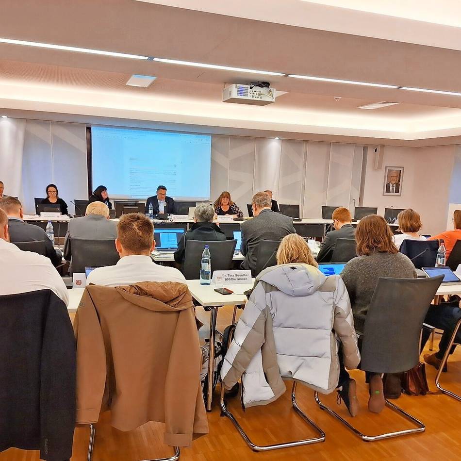 Der Stadtrat hat gegen die Stimmen der SPD den Haushaltsplan und das Haushaltssicherungskonzept mehrheitlich beschlossen: Platzhoff weist Kritik der SPD deutlich zurück